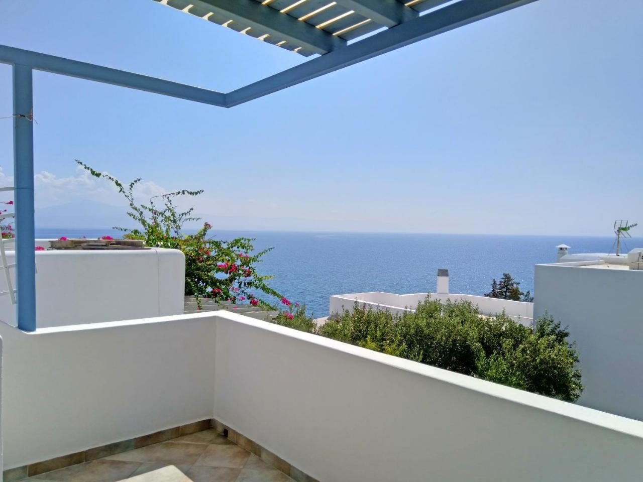 Villa Danae - Seaside Villa With Pool & Hot Tub Piso Livadi Exterior foto